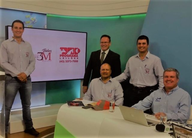 Família 3M no estúdio do Canal Rural, antes do leilão: Murilo (esq.), Marcelo e Maurício Felício, com o leiloeiro Cláudio Gasperini e JR Fernandes, da S+.